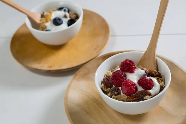 Two bowls of breakfast cereals — Stock Photo, Image