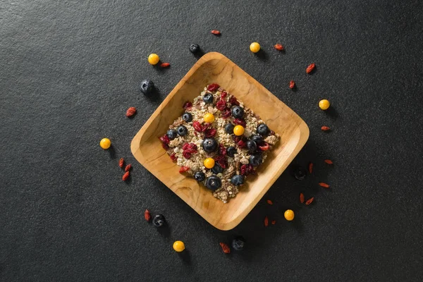 Prato de cereal de café da manhã com frutas — Fotografia de Stock