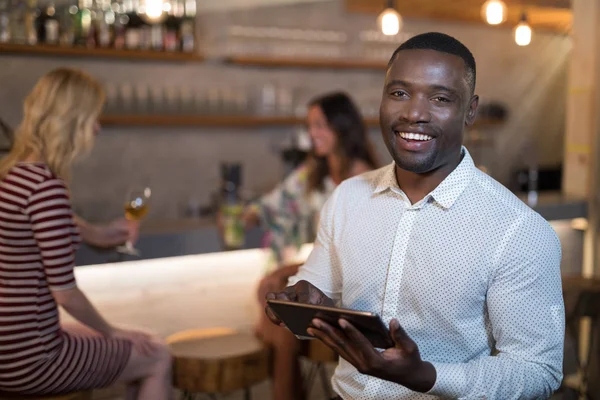 Portrait of man using digital tablet — Stock Photo, Image