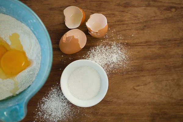 Overhead view of egg and flour — Stock Photo, Image