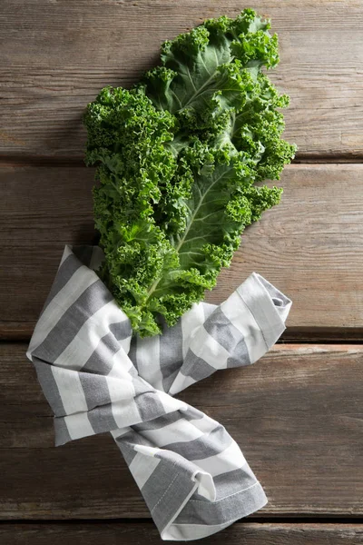 Kale vegetable with napkin on table — Stock Photo, Image