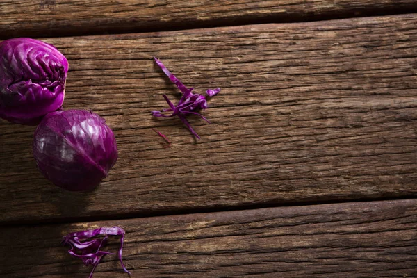 Red cabbage on wooden table — Stock Photo, Image