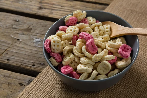 Cereales de panal en tazón —  Fotos de Stock