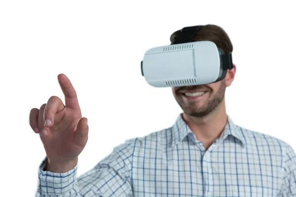 Man gebaren tijdens het gebruik van virtuele realiteit hoofdtelefoon — Stockfoto