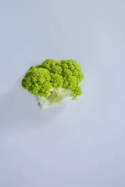 Broccoli op een witte achtergrond — Stockfoto