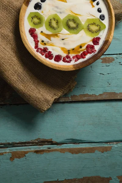 Yogurt and fruits in bowl — Stock Photo, Image