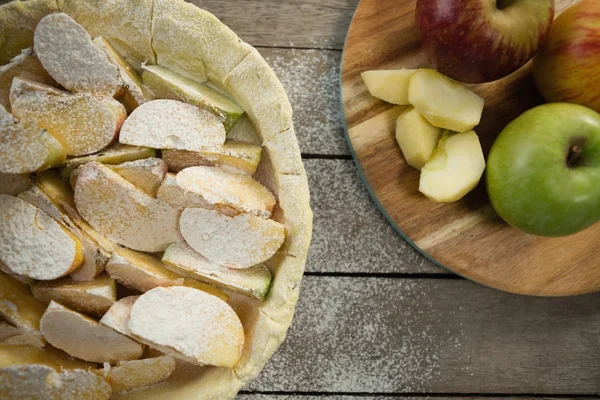 Bovenaanzicht van appeltaart voorbereiding — Stockfoto