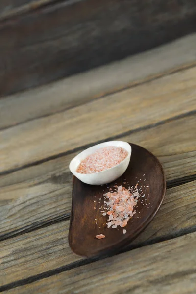 Himalayan salt and black in bowl — Stock Photo, Image