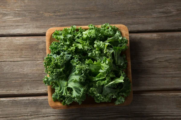 Overhead view of fresh kale on table — Stock Photo, Image