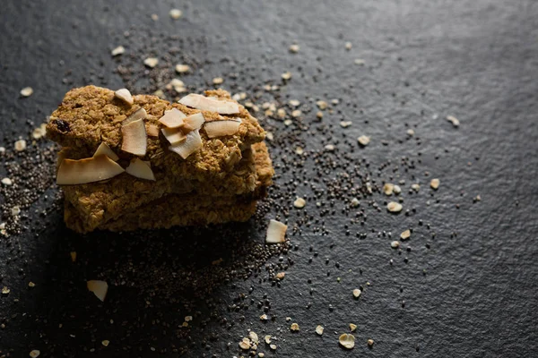 Barrette di granola con cocco essiccato e cereali — Foto Stock