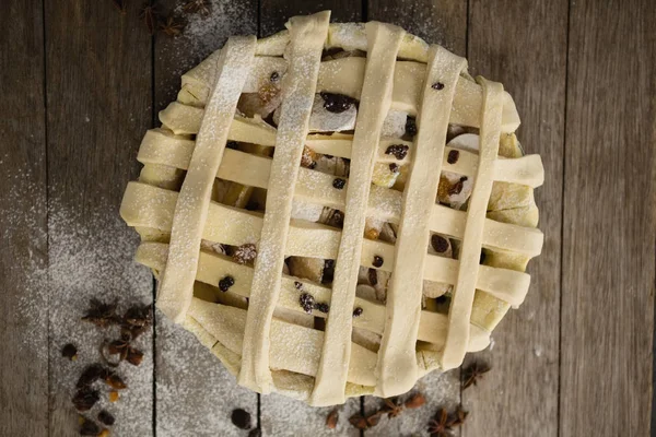 Almás pite sütés serpenyőben a fűszerek — Stock Fotó