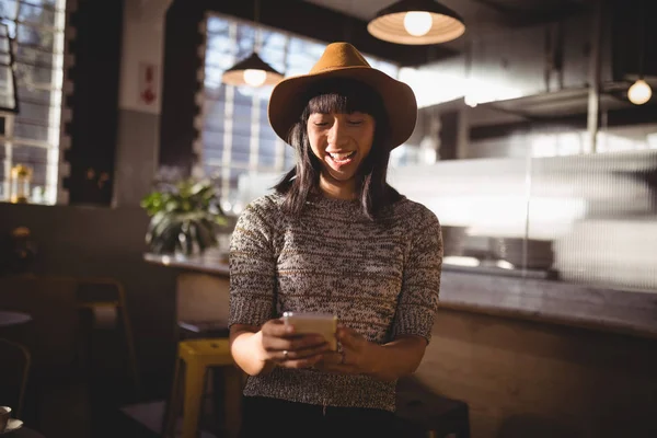 Female customer using mobile phone — Stock Photo, Image