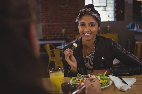 Woman looking at friend while having salad — Stock Photo, Image