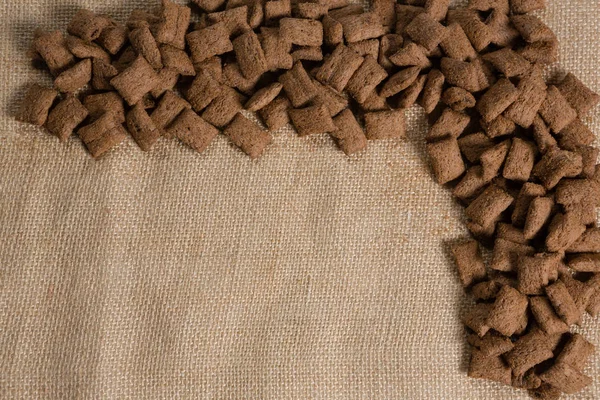 Tostada de chocolate crujiente arreglada en textil —  Fotos de Stock