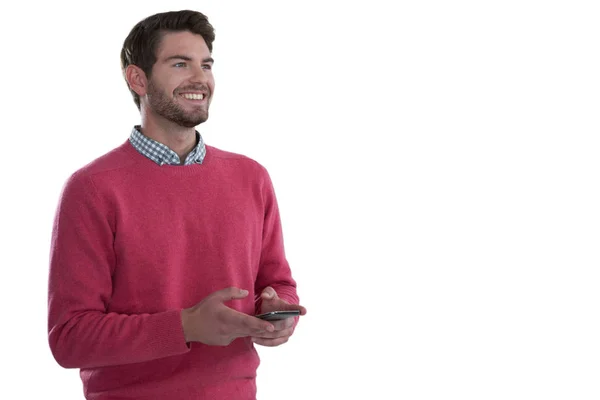 Hombre feliz sosteniendo el teléfono móvil — Foto de Stock