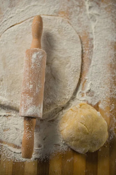 Pasta frolla con mattarello — Foto Stock