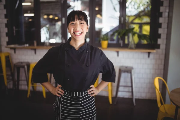 Waitress standing with hands on hip — Stock Photo, Image