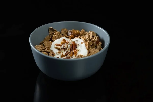 Tigela de cereais de pequeno-almoço — Fotografia de Stock