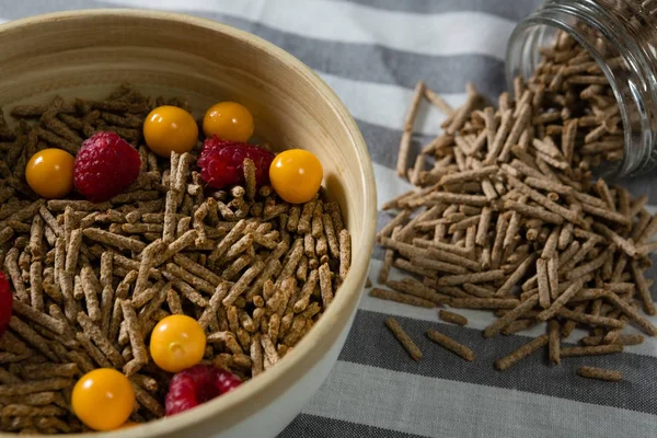 Ciotola di crusca di cereali bastone — Foto Stock