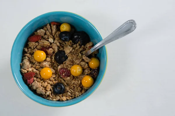 Cuenco de cereales de desayuno con cuchara — Foto de Stock