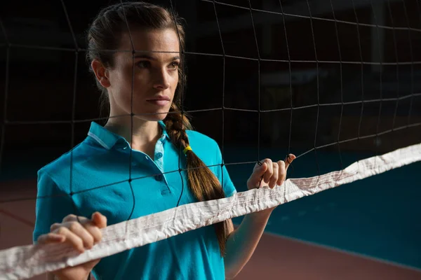 Kvinnlig volleybollspelare tittar bort — Stockfoto