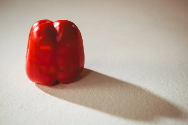 Hochwinkelblick auf geschnitzten roten Paprika — Stockfoto