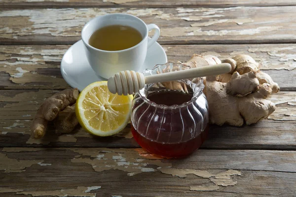 Frischer Honig und Zitrone mit Ingwertee auf dem Tisch — Stockfoto