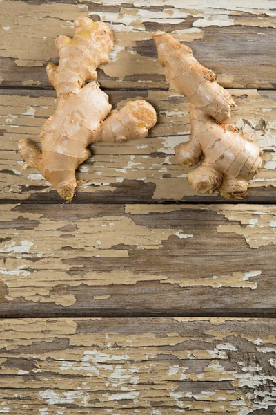 Gingers on weathered table — Stock Photo, Image