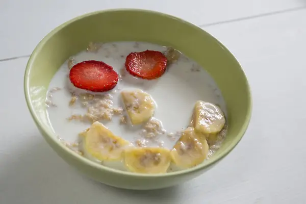 Bowl of breakfast cereal — Stock Photo, Image