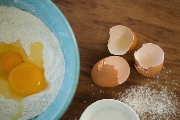 Close up of egg and flour in bowl — Stock Photo, Image