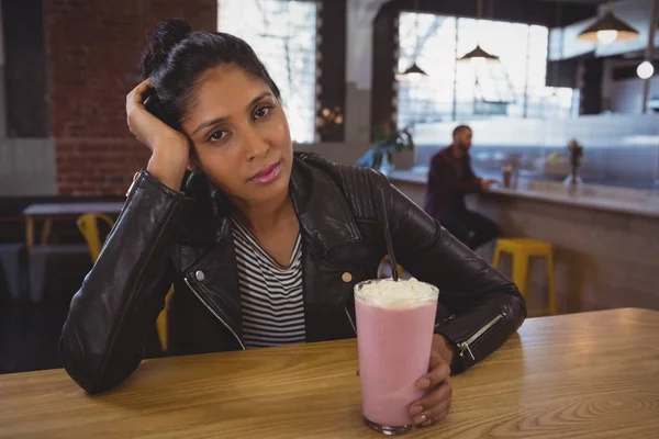 Woman holding milkshake glass — Stock Photo, Image