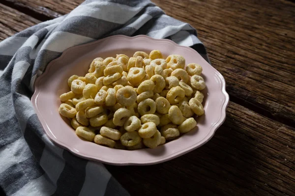 Prise Apple dans une assiette avec serviette — Photo