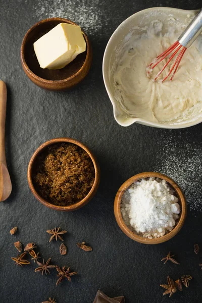 Masa en tazón por ingredientes —  Fotos de Stock