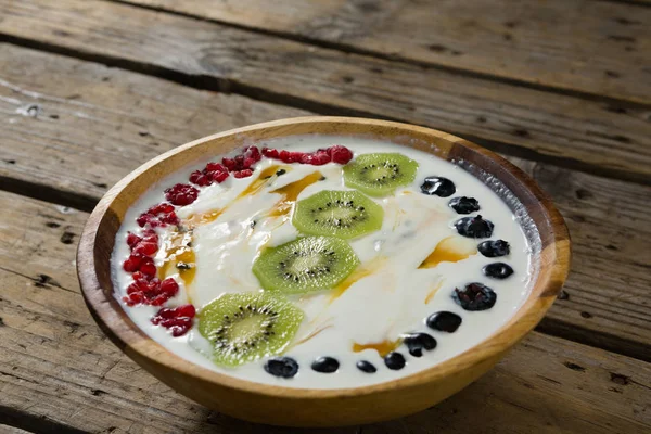 Kiwi desayuno en tazón —  Fotos de Stock