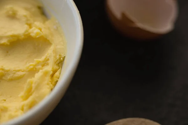 Cerrar la mantequilla en el bowl —  Fotos de Stock