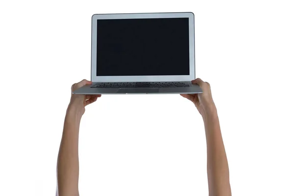 Womans mano tenendo il computer portatile — Foto Stock