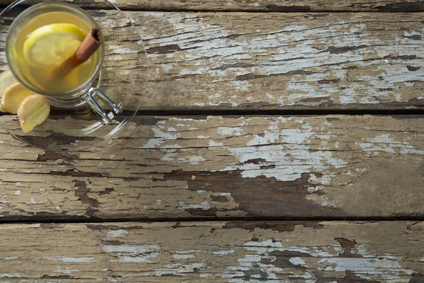 Canela e limão no chá de gengibre — Fotografia de Stock