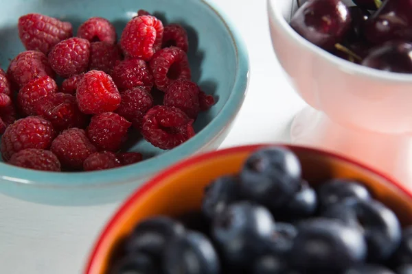 Primer plano de bayas y cerezas — Foto de Stock