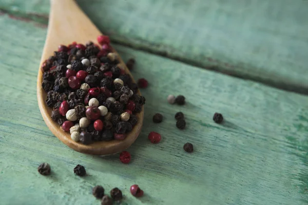 Mix peppercorns in spoon — Stock Photo, Image