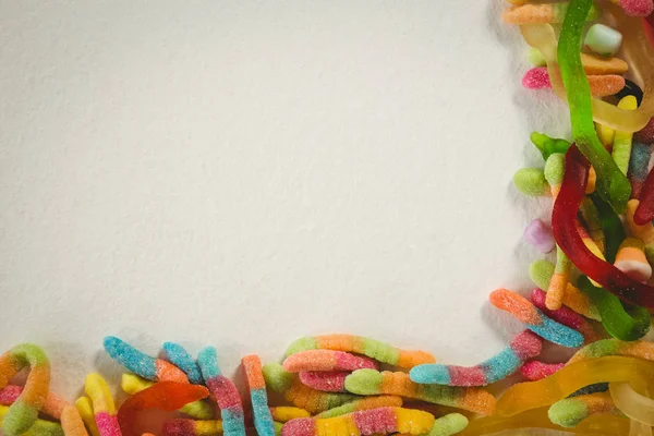 Вид сверху на красочные конфеты с желе — стоковое фото