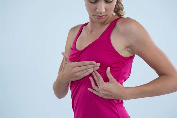 Klumpen bei Brustuntersuchung kontrollieren — Stockfoto
