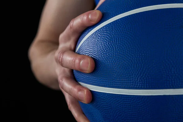 Giocatore che tiene il basket — Foto Stock