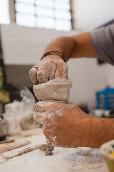 Potter molding clay — Stockfoto