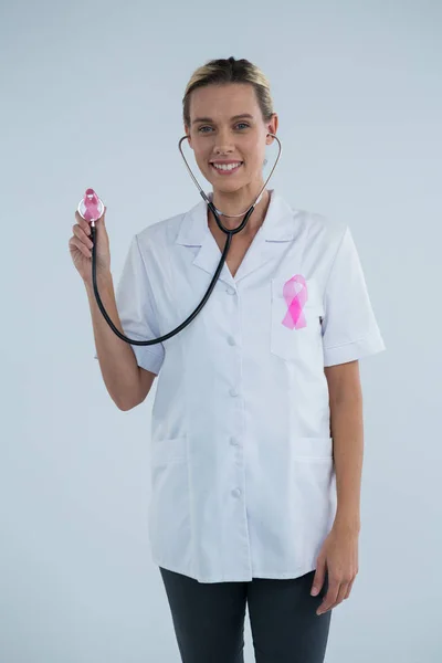 Doctora con estetoscopio — Foto de Stock