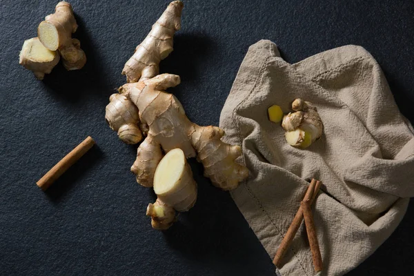 Ginger and cinnamon with napkin — Stock Photo, Image