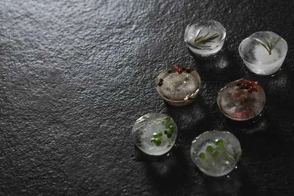 Cubos de hielo aromatizados con especias —  Fotos de Stock