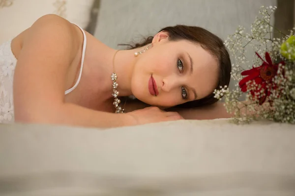 Bride relaxing on bed at home — Stock Photo, Image