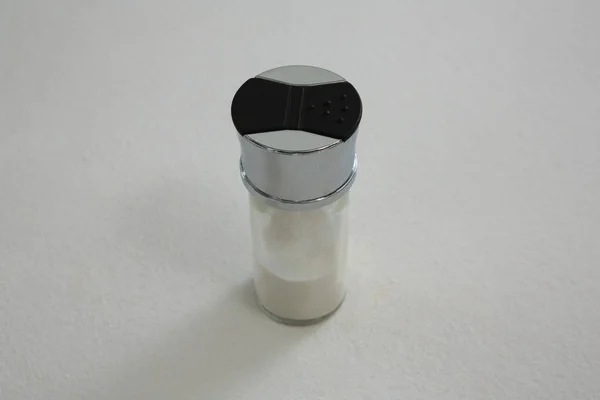 Agitador de sal sobre fondo blanco —  Fotos de Stock