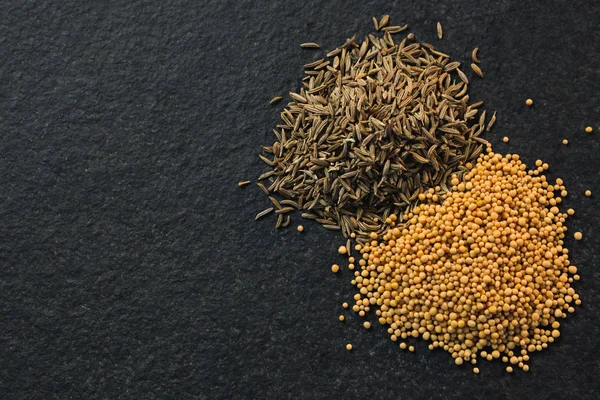 Graines de cumin et épices — Photo