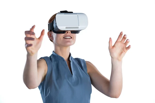 Mujer de negocios con gafas de realidad virtual —  Fotos de Stock